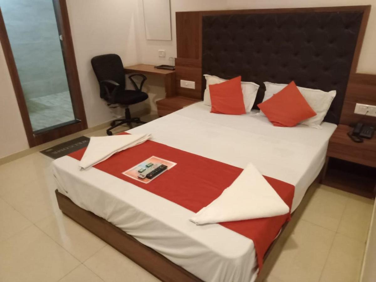 Hotel Sai Deep Lodging By Wb Inn Navi Mumbai Exterior foto